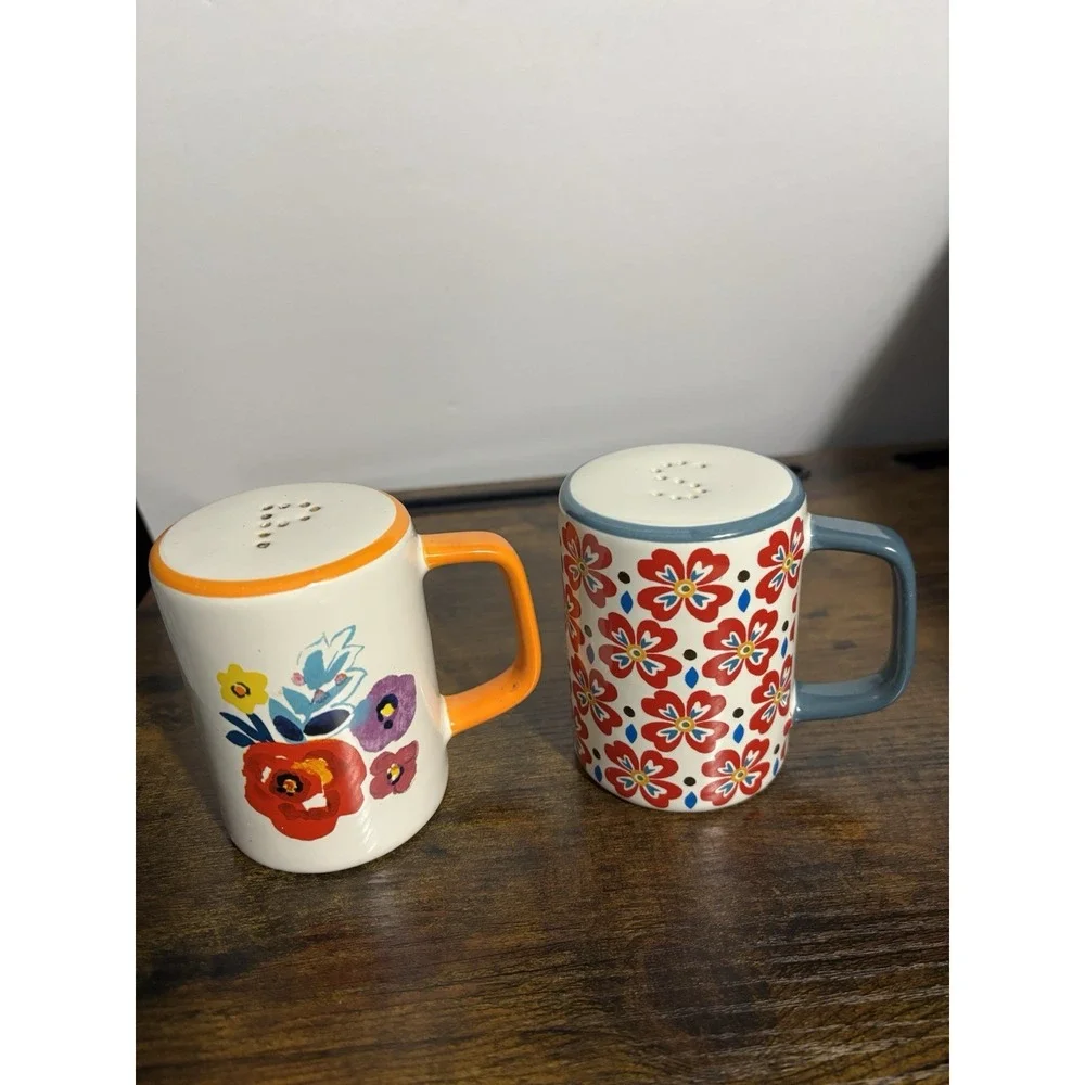 Pioneer Woman Salt And Pepper Shakers 